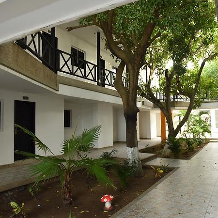 Hotel El Emigrante Puerto Colombia Bagian luar foto