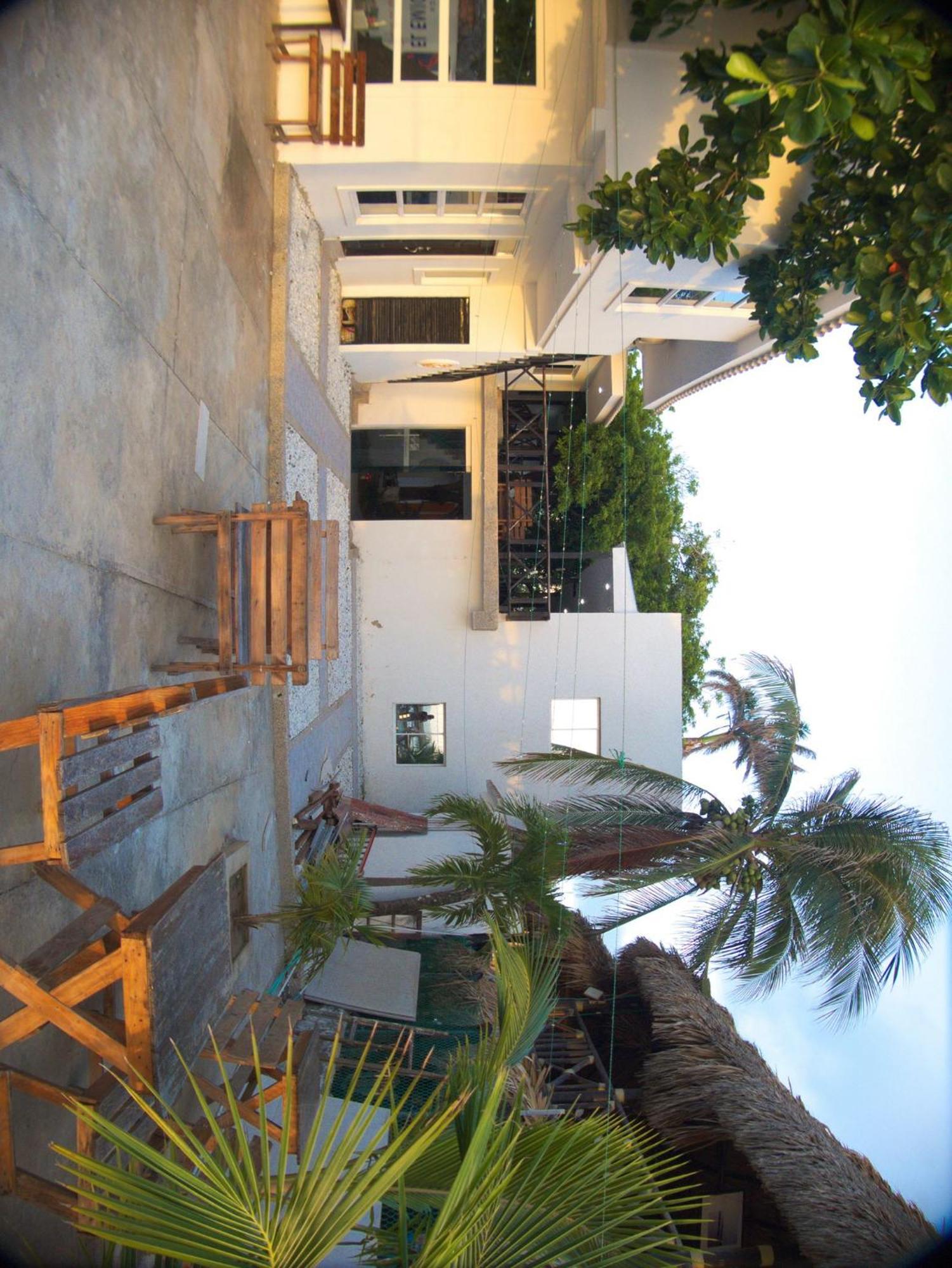 Hotel El Emigrante Puerto Colombia Bagian luar foto