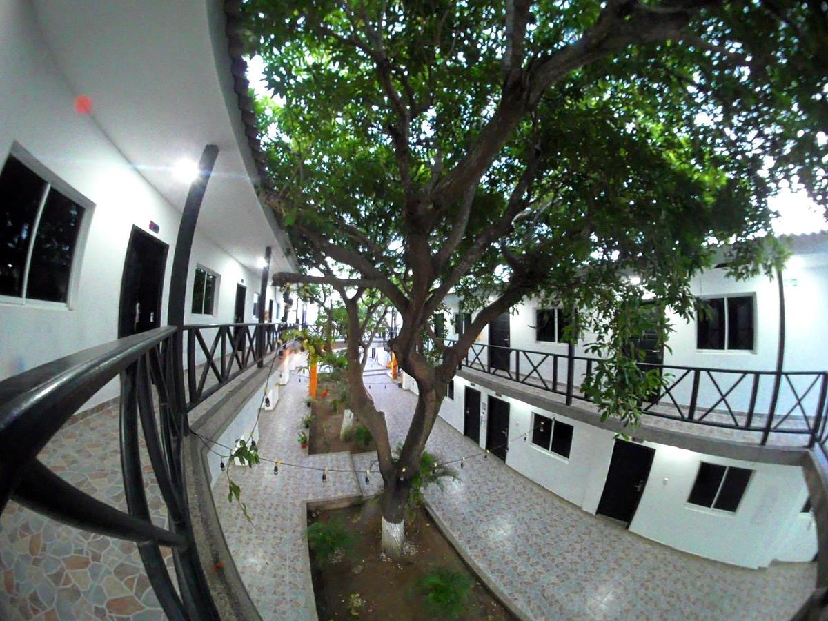 Hotel El Emigrante Puerto Colombia Bagian luar foto