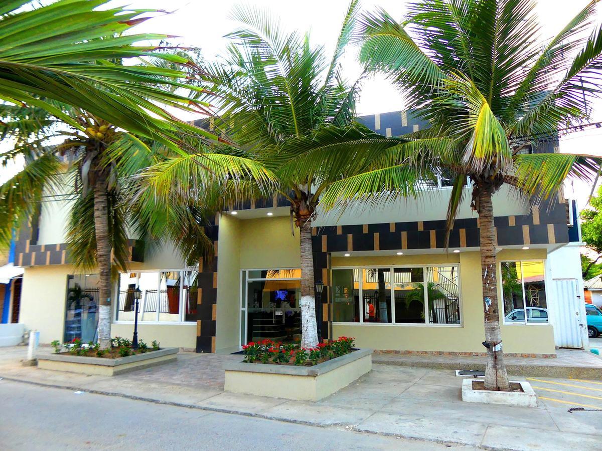 Hotel El Emigrante Puerto Colombia Bagian luar foto