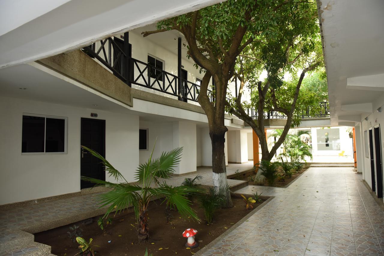 Hotel El Emigrante Puerto Colombia Bagian luar foto
