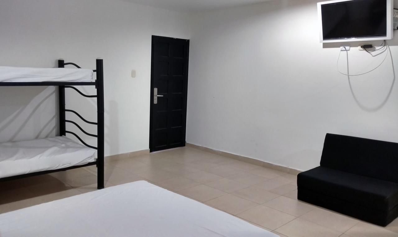 Hotel El Emigrante Puerto Colombia Bagian luar foto