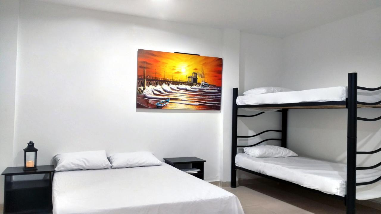 Hotel El Emigrante Puerto Colombia Bagian luar foto