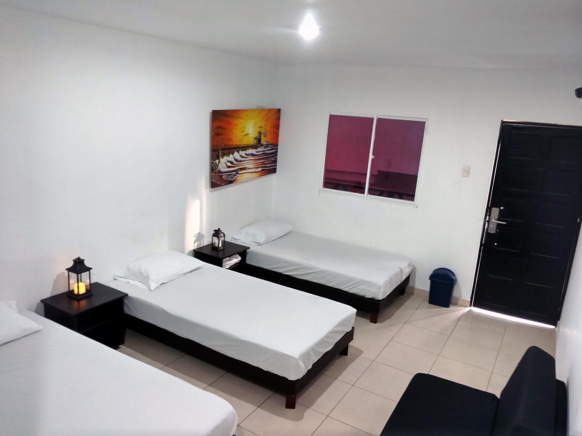 Hotel El Emigrante Puerto Colombia Bagian luar foto