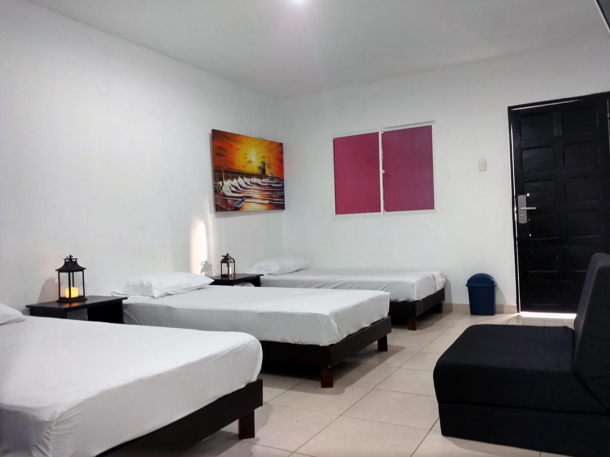 Hotel El Emigrante Puerto Colombia Bagian luar foto